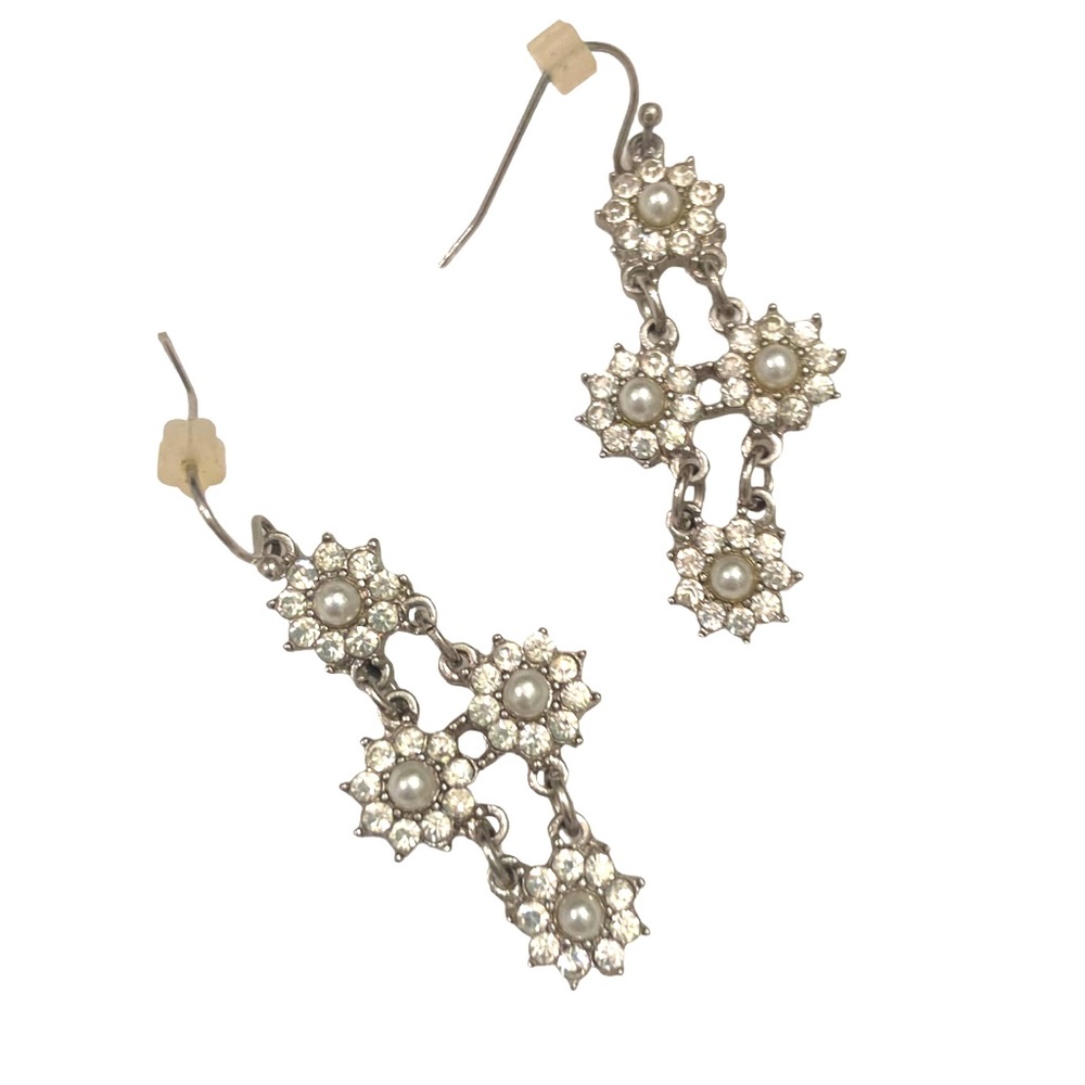 Clear crystal & seed pearl floral design drop pierced earrings silver tone